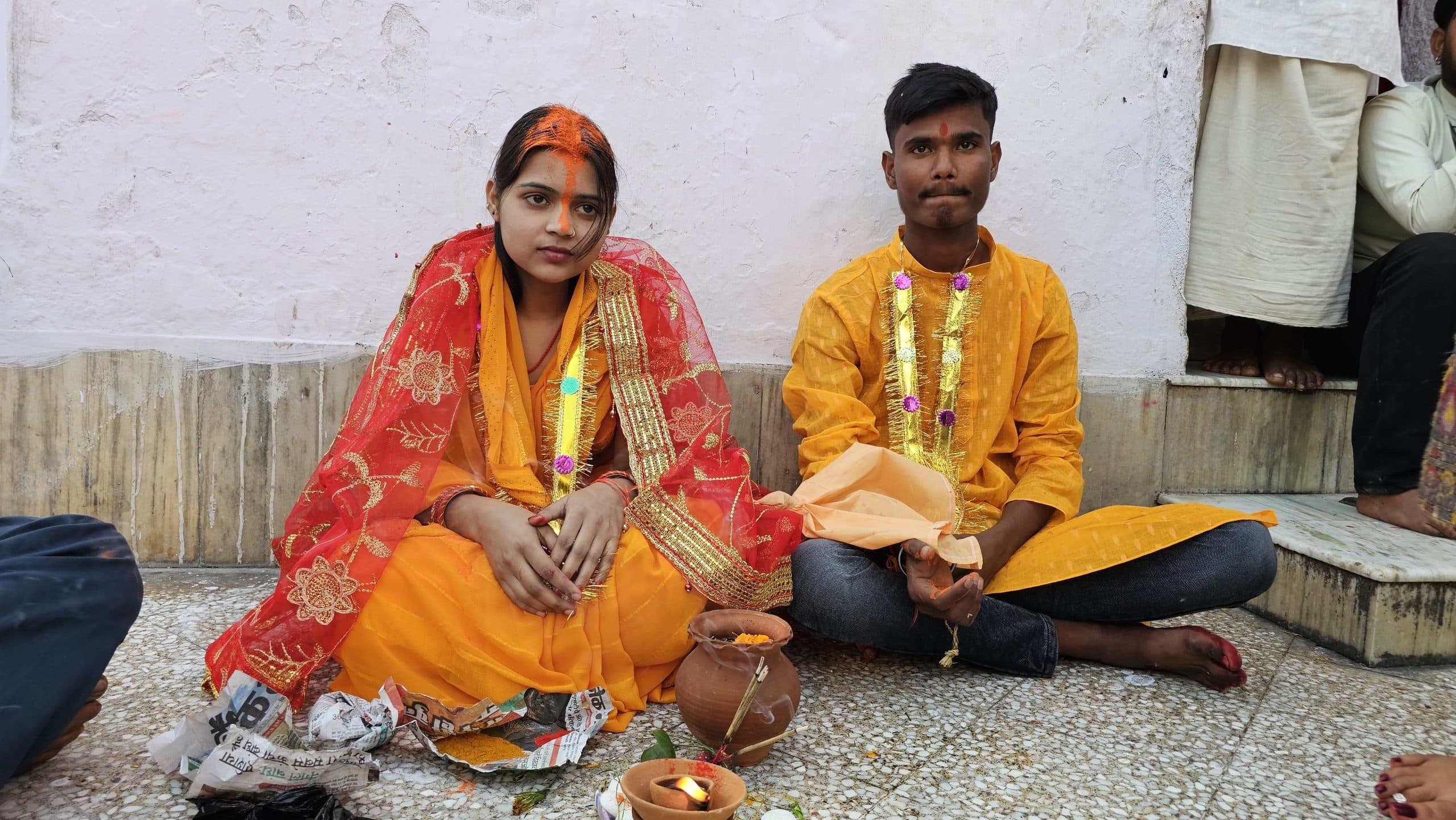 प्रेमी युगल ने मंदिर परिसर में रचाई शादी, दिल्ली से भागकर खैरा आई थी युवती