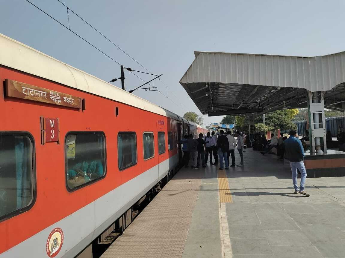 काशीटांड़ में ओवरहेड इलेक्ट्रिक तार टूटने से रेल परिचालन दो घंटे बाधित