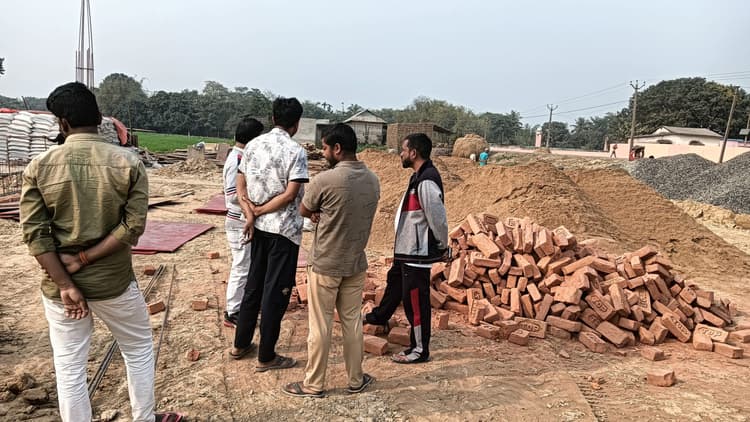 पंचायत सरकार भवन निर्माण कार्य में अनियमितता का आरोप