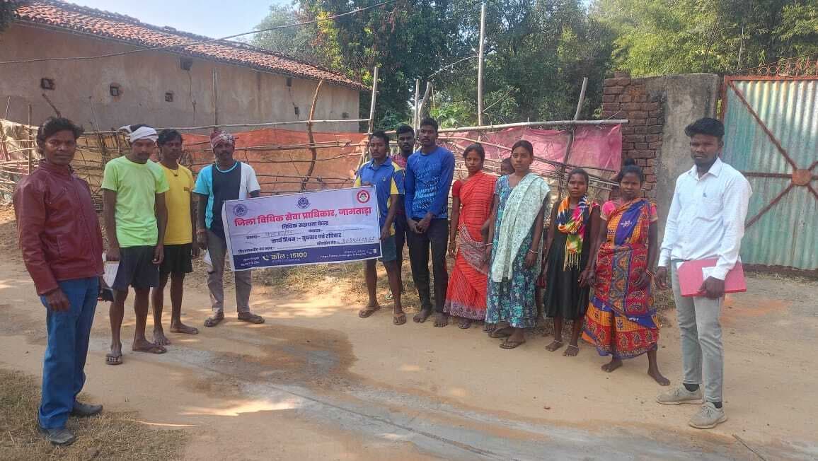 डालसा ने ग्रामीणों को दी योजनाओं की जानकारी