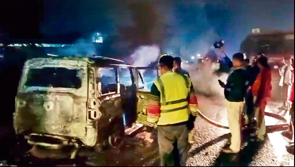 Aurangabad News : जसोइया मोड़ पर अचानक आग का शोला बनी स्कॉर्पियो