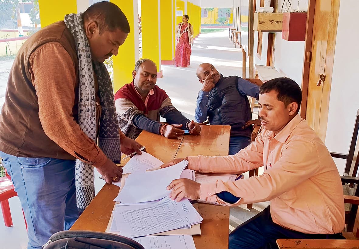 Gopalganj News : जिले के 35 केंद्रों पर मैट्रिक परीक्षा आज से, प्रशासन अलर्ट, परीक्षा केंद्र से लेकर वज्रगृह तक पुलिस बलों की हुई तैनाती