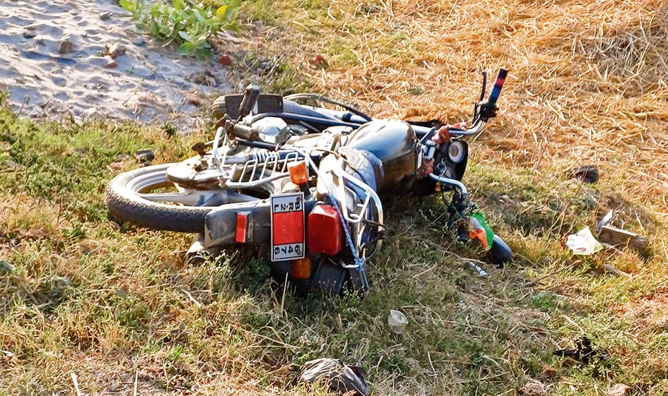 Gaya News : गुरारू में स्टेट हाइवे पर सड़क दुर्घटना में एक युवक हुआ घायल