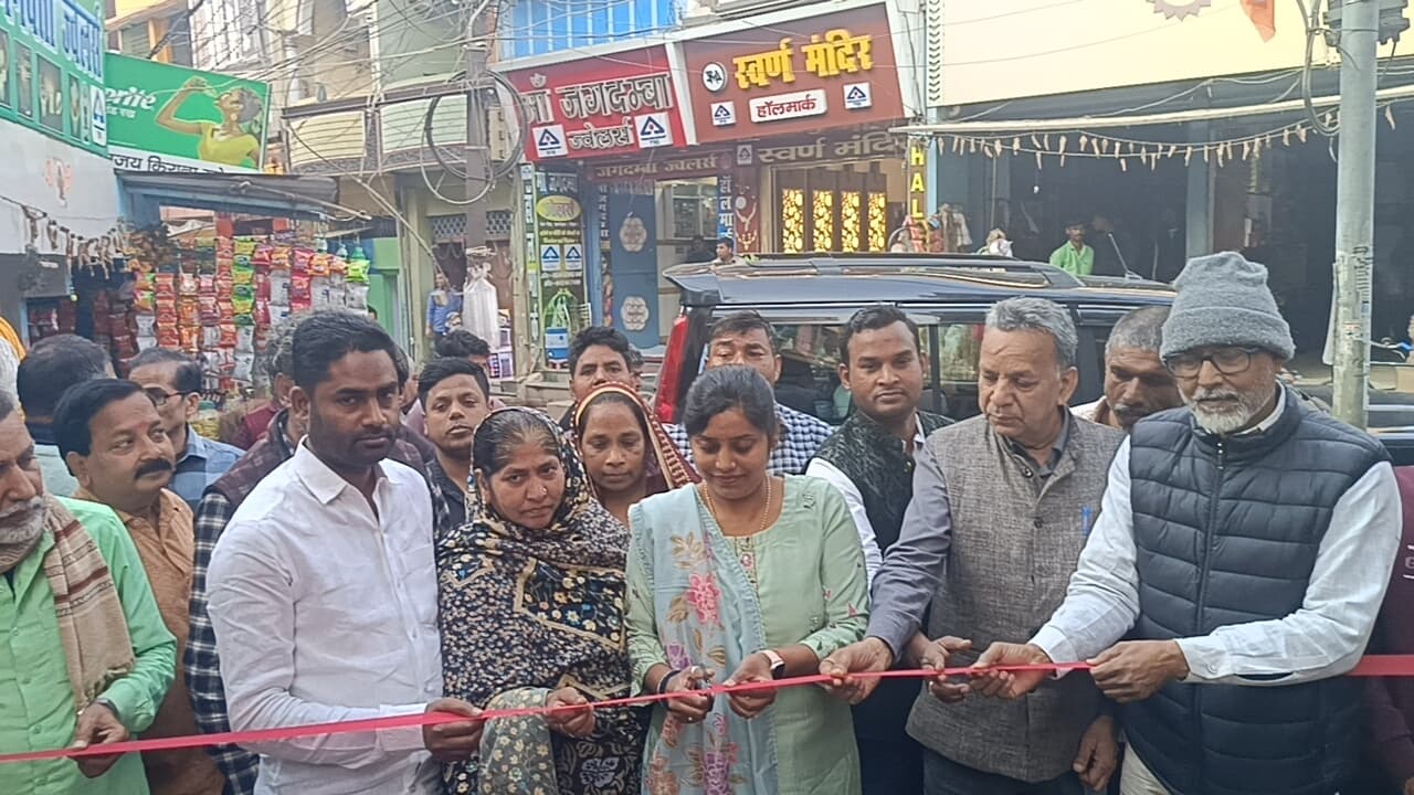 शहर में सड़कों का बिछाया जा रहा जाल, आवागमन होगा आसान: नगर सभापति