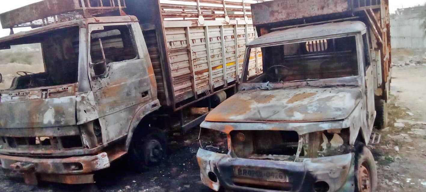 Gaya News : दो वाहनों में लगायी आग, लाखों रुपये का हुआ नुकसान