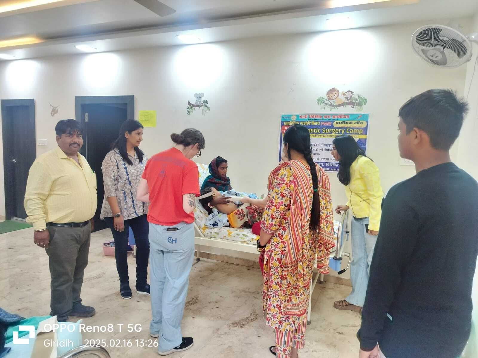 Giridih News :रोटरी के शिविर में हुई नौ लोगों प्लास्टिक सर्जरी