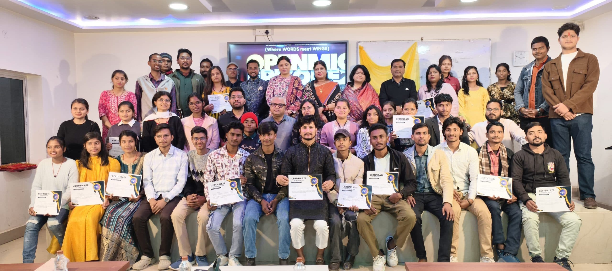 Madhubani News : पोलस्टार स्कूल में माइक ऑफ मिथिला का हुआ आयोजन