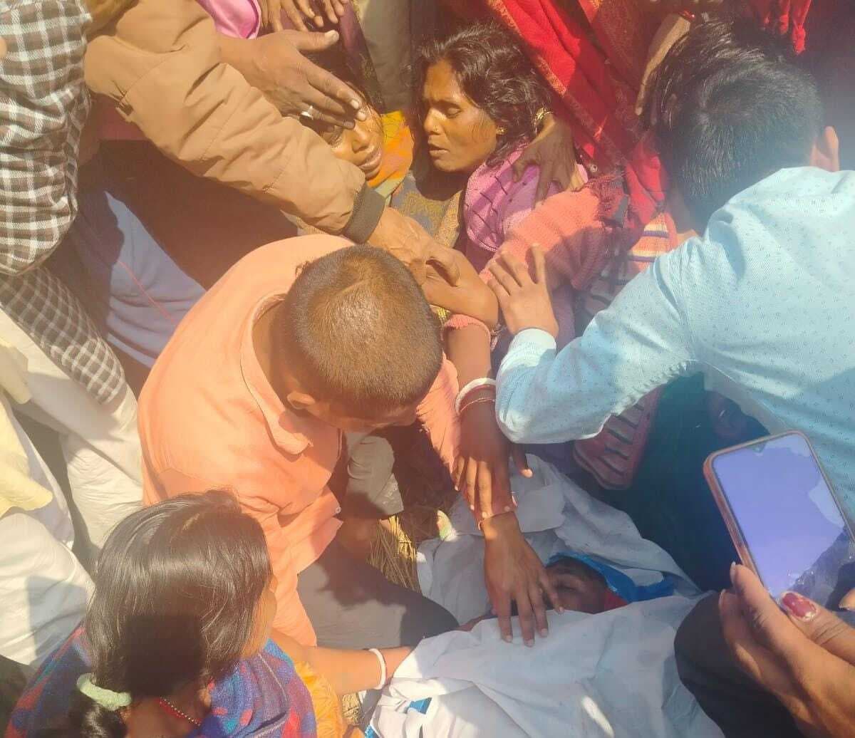 बथुआ गांव में कर्नाटक से युवक का आया शव, परिजनों में कोहराम