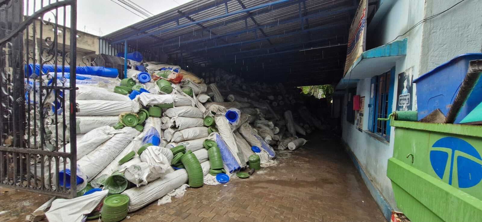 Jamshedpur News : 30 लाख से खरीदी गयी 40 हजार डस्टबिन कबाड़ बनने की कगार पर