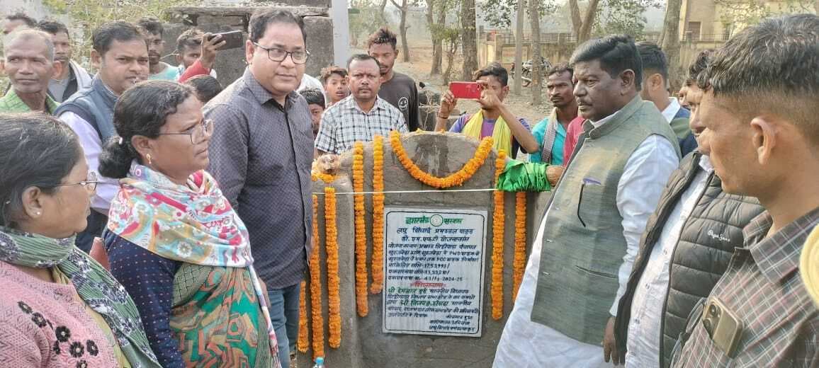 विधायक ने दो पीसीसी सड़कों का किया शिलान्यास