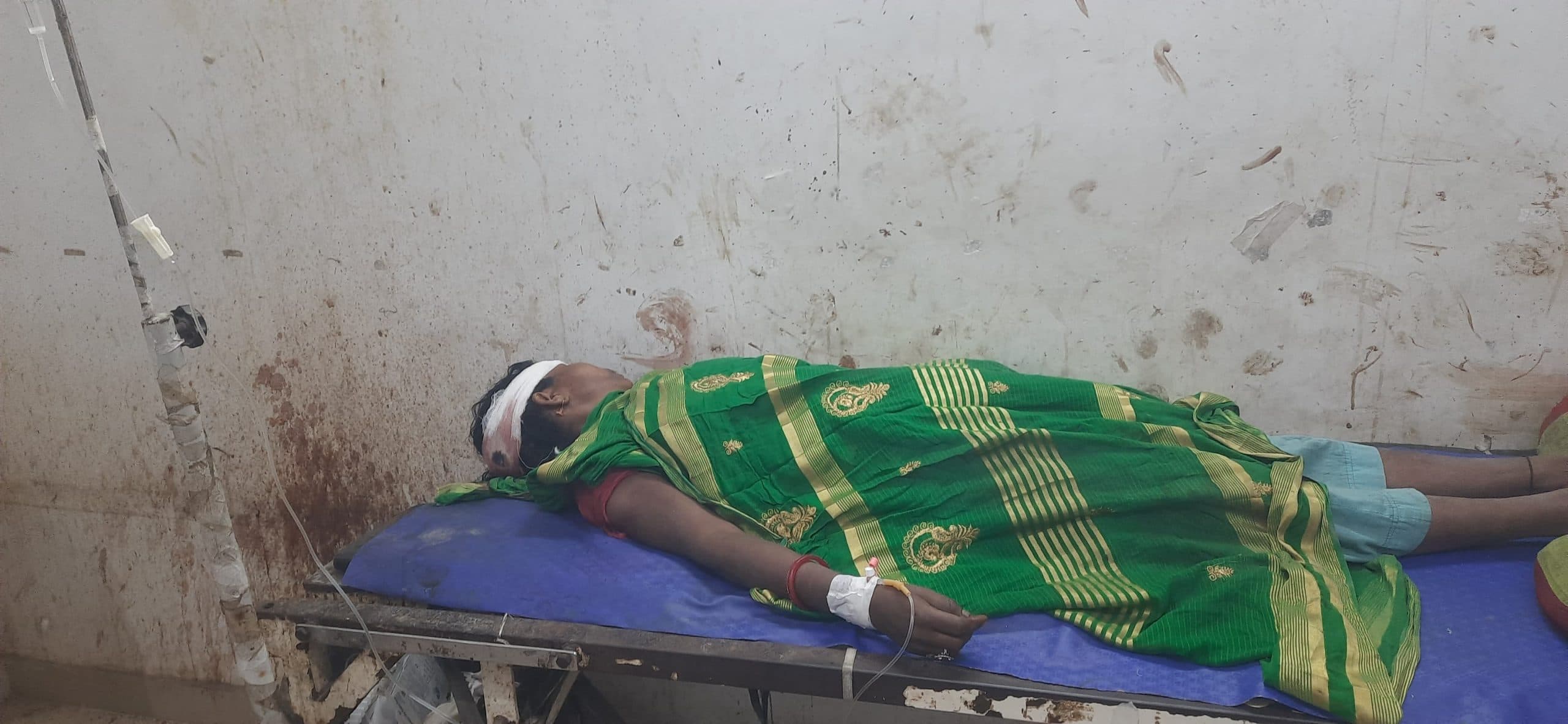 पुलिस पर पत्थरबाजी मामले में केस दर्ज, तीन महिला गिरफ्तार