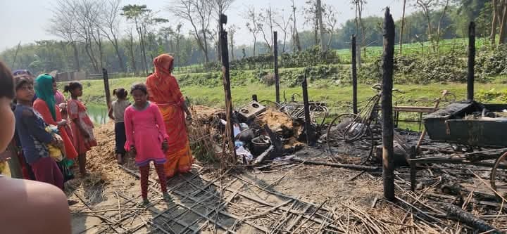 आग लगने से एक घर जला, हजारों की क्षति