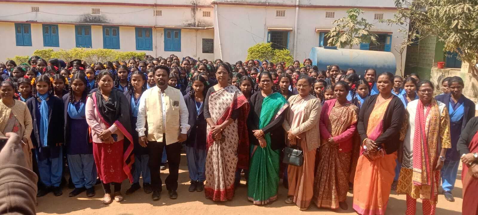 विधायक ने किया स्कूल का निरीक्षण