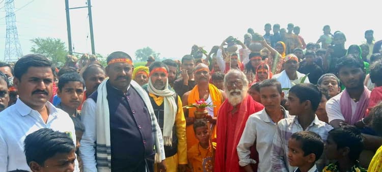 नवाह परायण को लेकर निकाली गयी कलशयात्रा