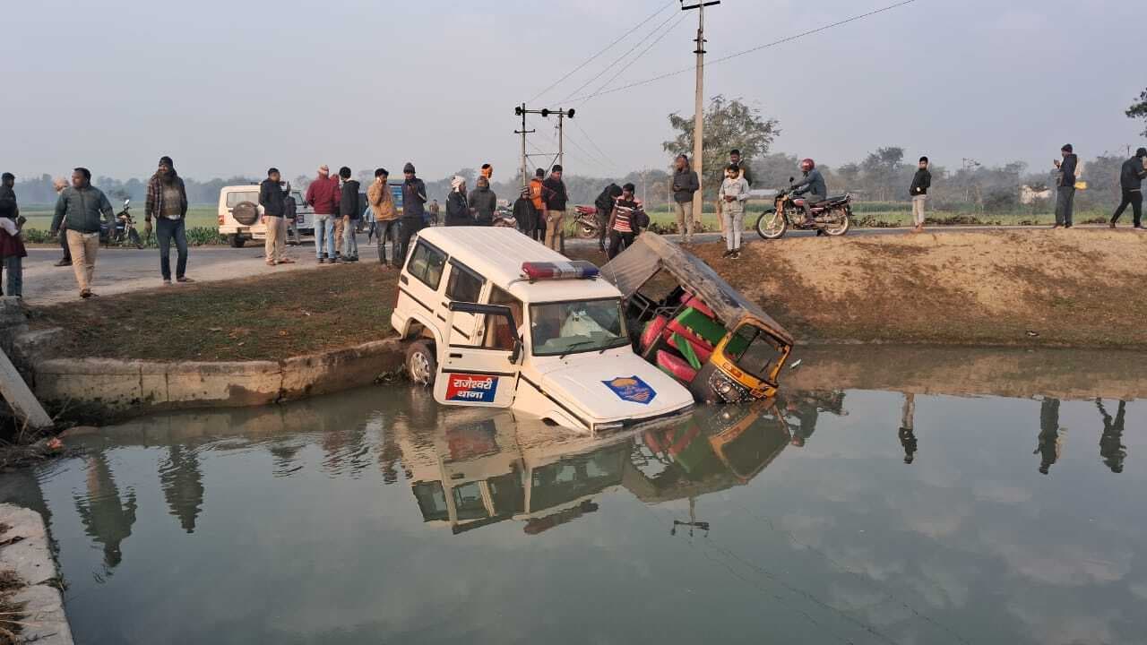 ऑटो व पुलिस गश्ती वाहन में टक्कर, शिक्षक सहित तीन छात्रा घायल