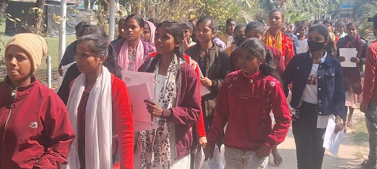 मैट्रिक परीक्षा : पहले दिन दो फर्जी परीक्षार्थी गिरफ्तार, 634  अनुपस्थित