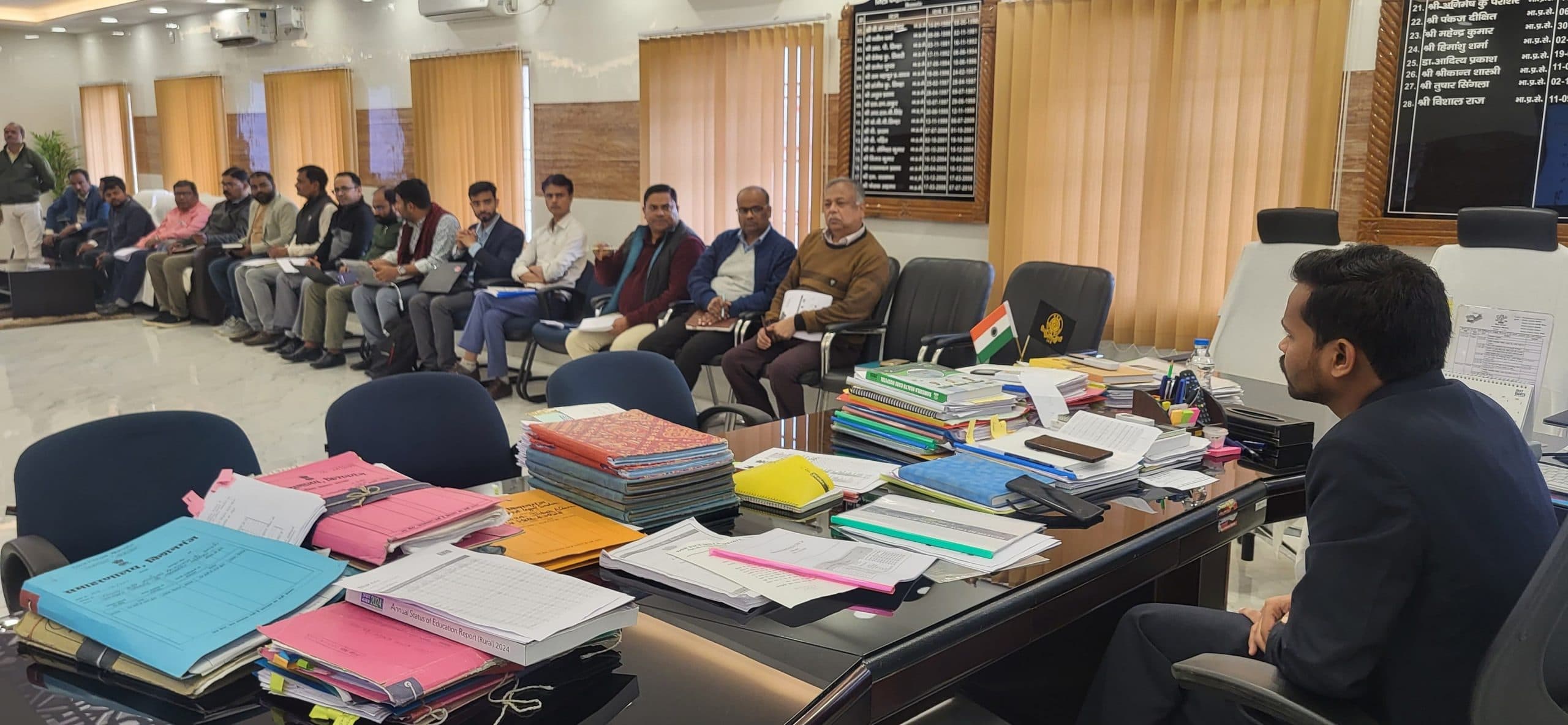 स्वास्थ्य सेवाओं को सर्वोच्च प्राथमिकता दें: डीएम