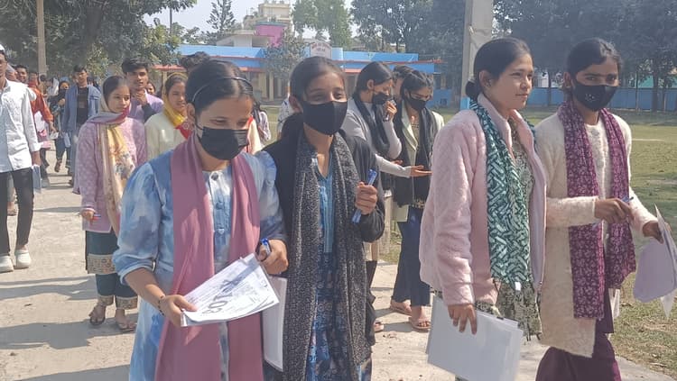 मैट्रिक परीक्षा के पहले दिन दोनों पालियों में 364 परीक्षार्थी रहे अनुपस्थित