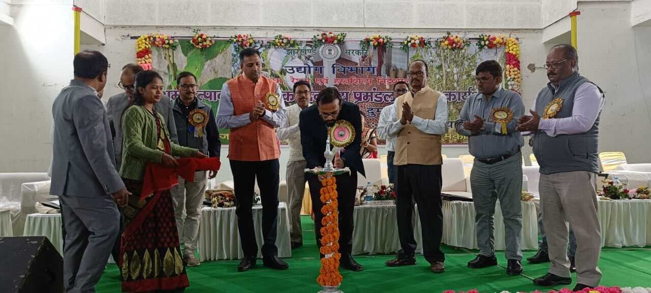 Lead News : तसर कीटपालन को बनायें आय वृद्धि का जरिया