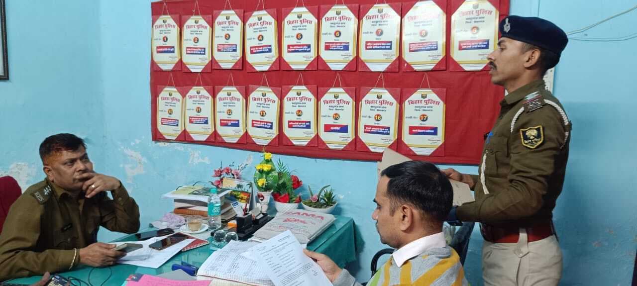 एसडीपीओ बहादुरगंज थाने का किया निरीक्षण, ससमय कांडों के निष्पादन का दिया  निर्देश