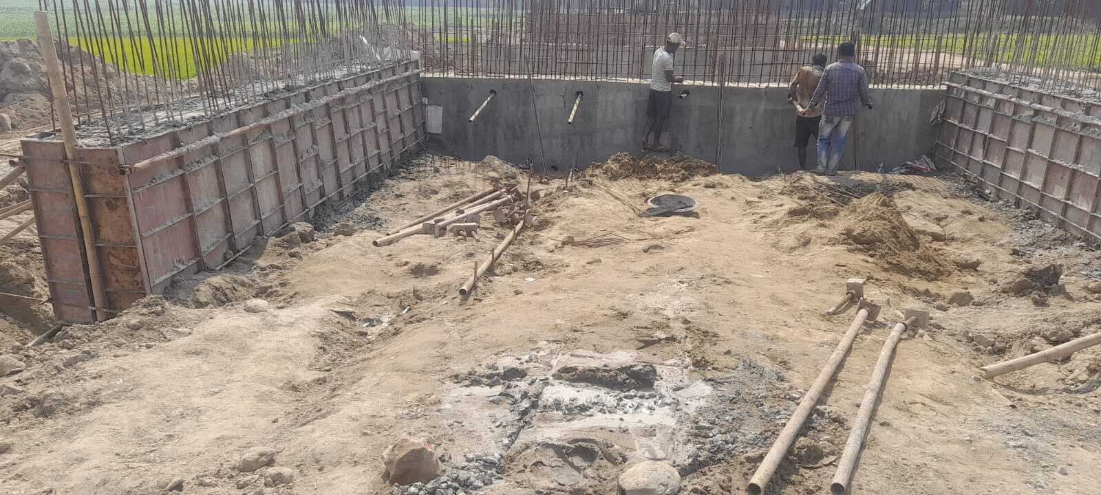 सिघिया से चकंदरा जाने वाली सड़क में घटिया सामग्री लगाये जाने का आरोप, डीएम से जांच की मांग