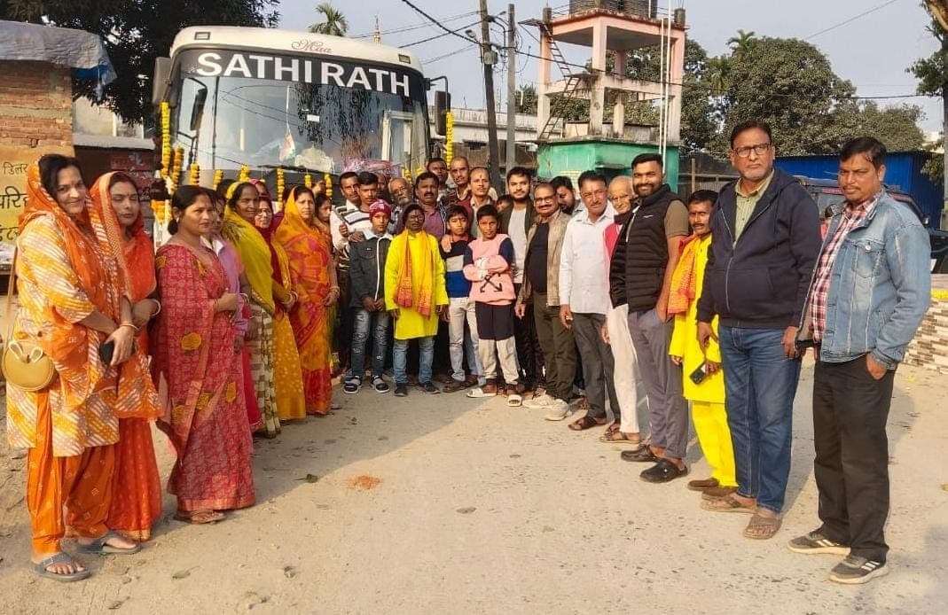 ठाकुरगंज से 60 श्रद्धालुओं का जत्था प्रयागराज के रवाना