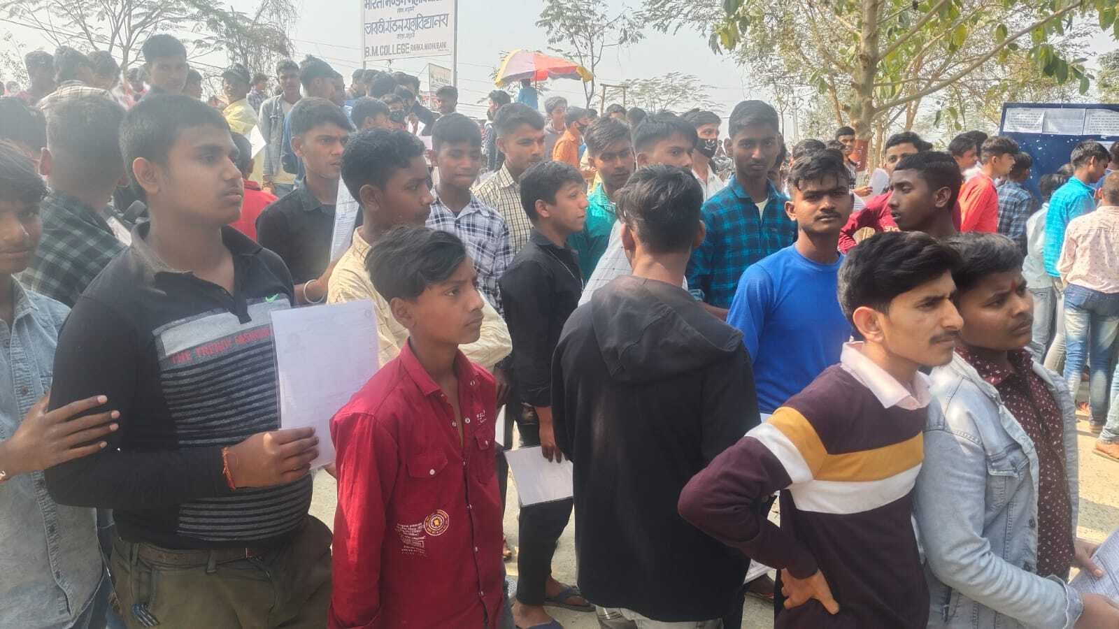 74 परीक्षा केंद्रों पर शुरू हुई मैट्रिक की परीक्षा