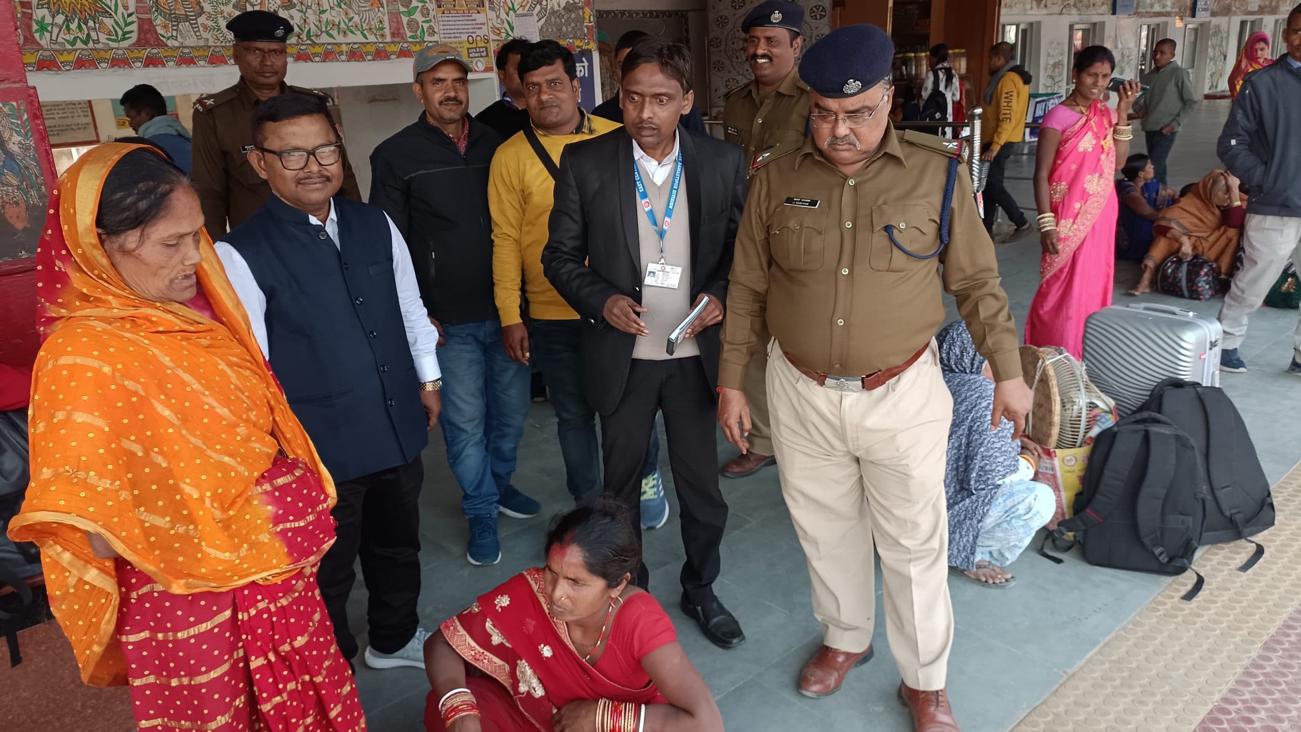 पर्व में परदेश से आने को ट्रेनों में सीट नहीं खाली