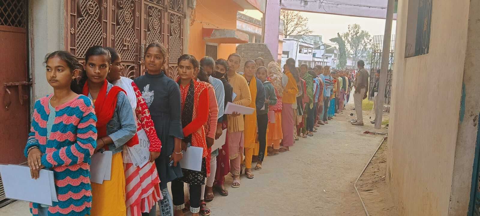 मैट्रिक की परीक्षाएं शुरू, पहले दिन दोनों पालियों में मातृभाषा की परीक्षा आयोजित