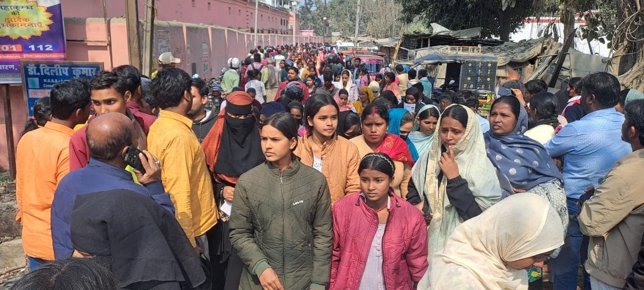 कड़ी सुरक्षा-व्यवस्था के बीच वार्षिक माध्यमिक परीक्षा 69 केंद्रों पर शुरू