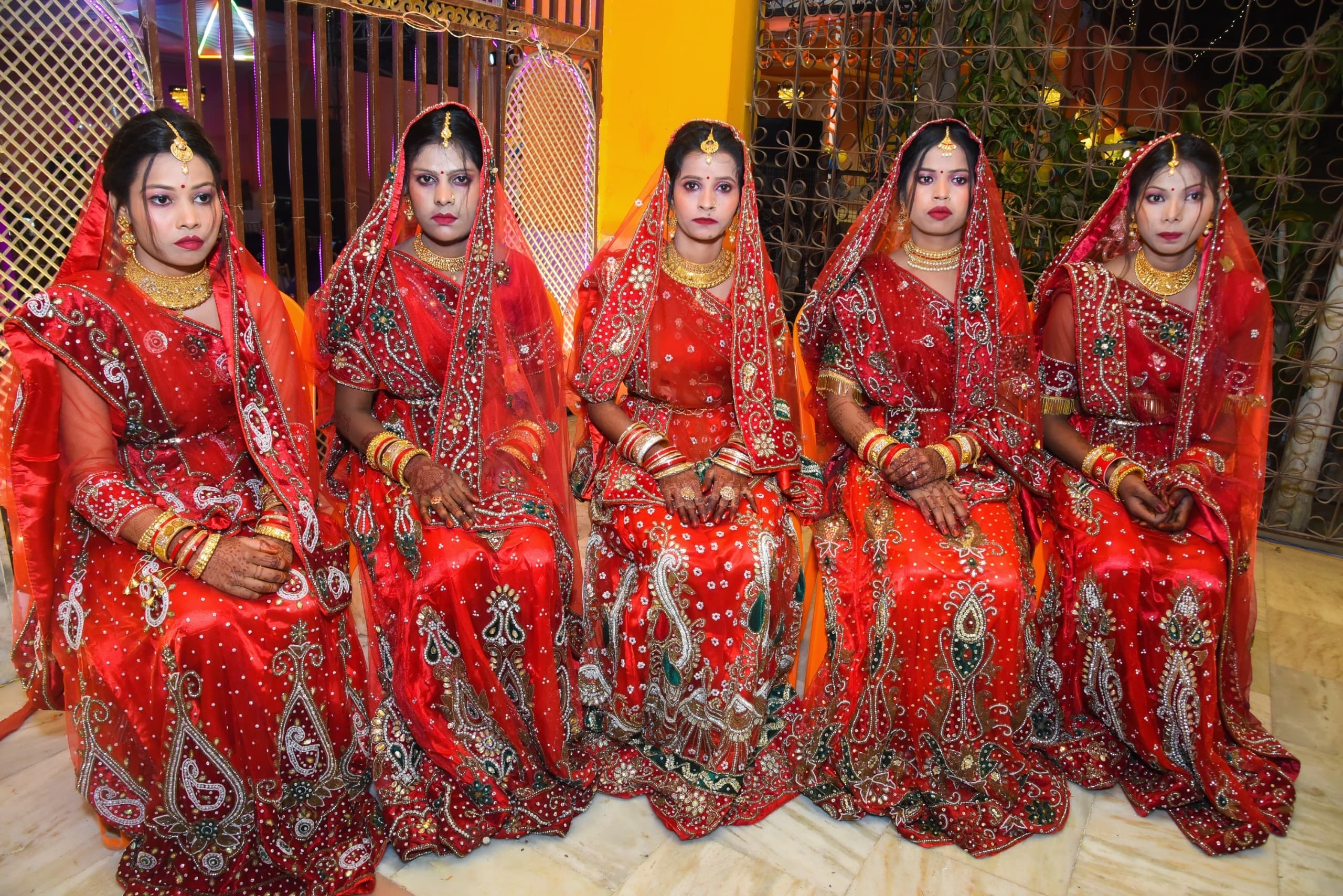 सामूहिक विवाह का गवाह बना जोड़ा शिवालय मंदिर परिसर