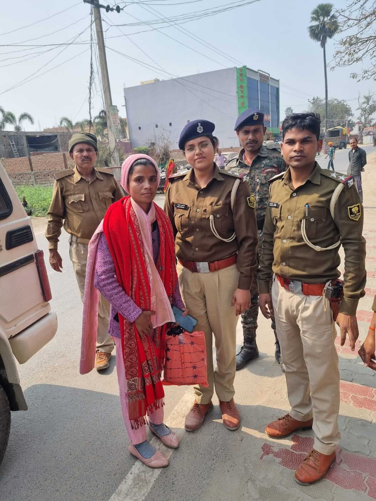 थैंक्यू पुलिस अंकल, छात्राएं बोल हुई भावुक, बोली बच गया एक साल