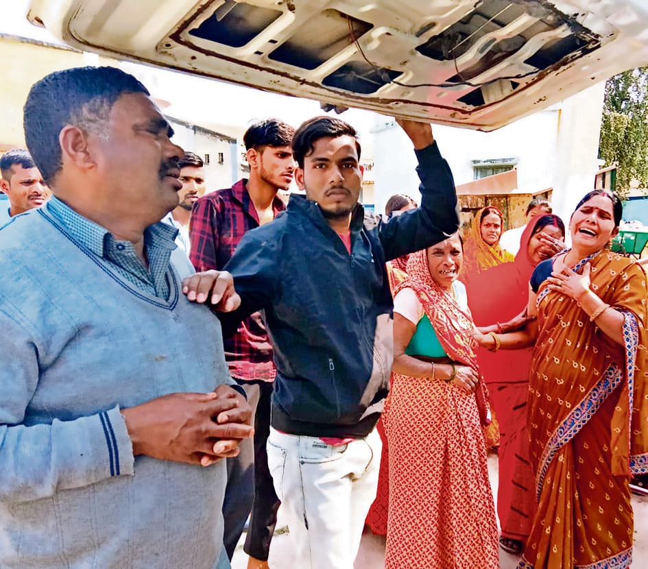 ट्रक ने दंपति को मारी टक्कर, महिला की मौत