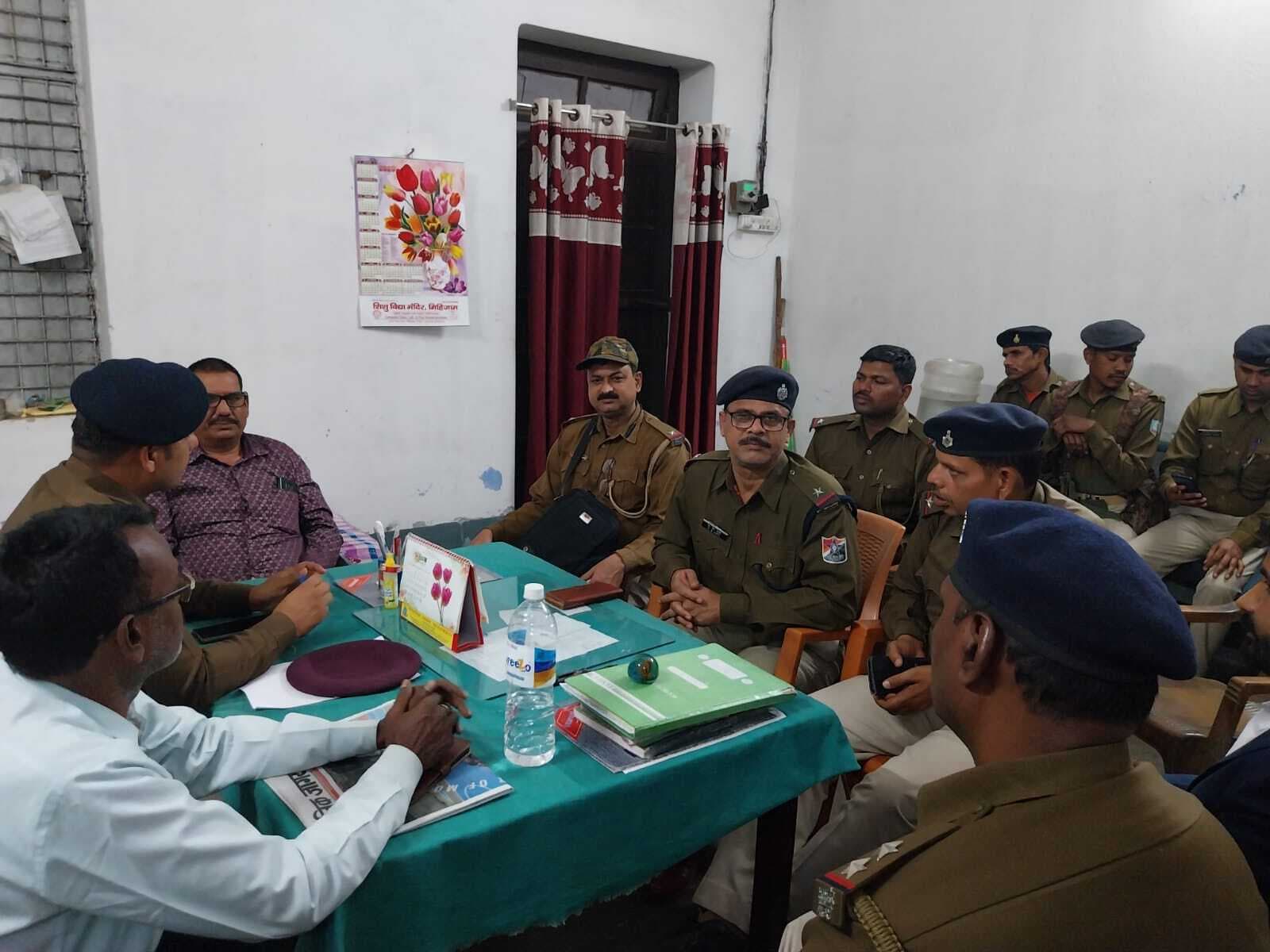 प्रयागराज जाने वाली ट्रेनों की सतत निगरानी पर विमर्श