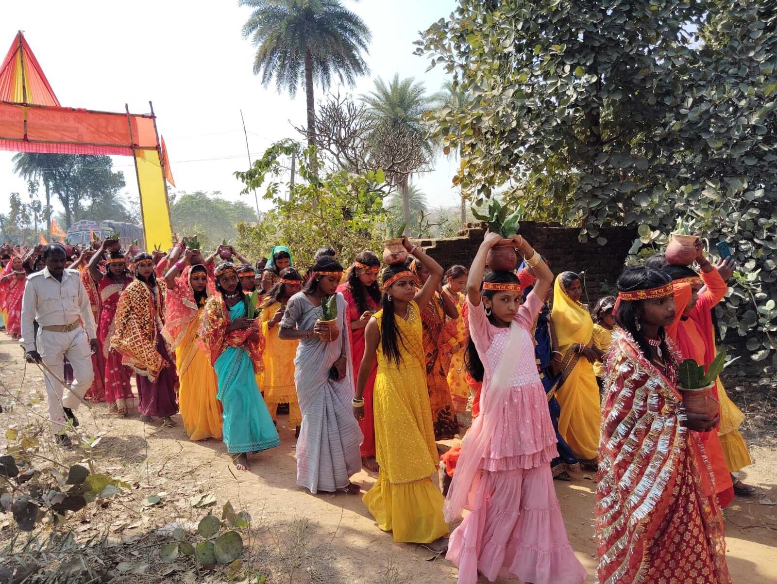 घाटी बड़बहाल में कलश यात्रा के साथ ही हनुमंत प्राण प्रतिष्ठा महायज्ञ शुरू