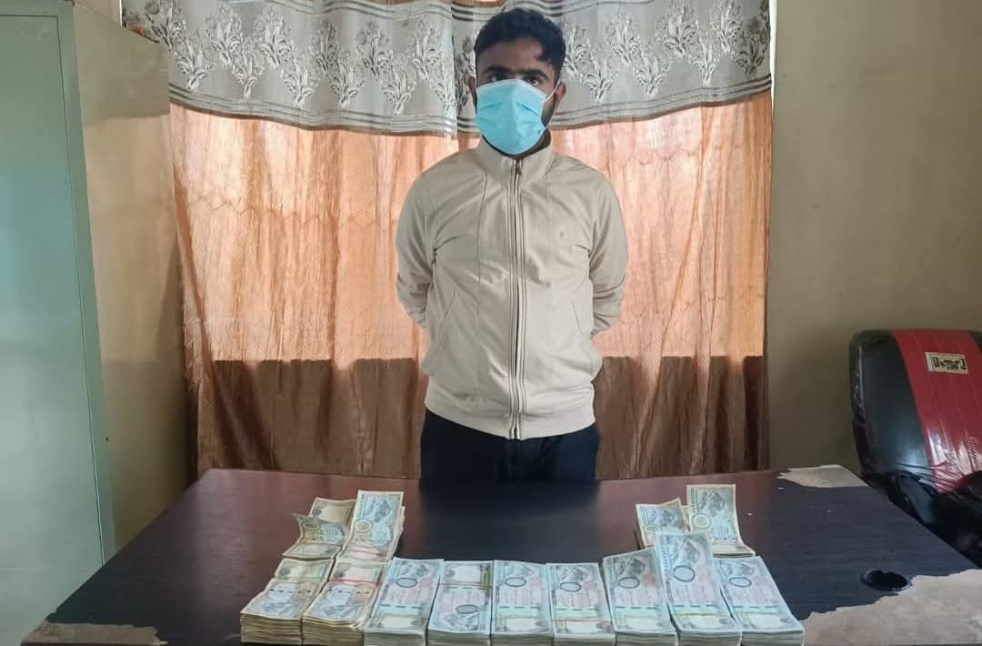 10 लाख रुपये के साथ रक्सौल का युवक गिरफ्तार