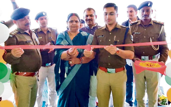 Buxar News : चक्की मॉडल थाने का एसपी ने कराया गृहप्रवेश