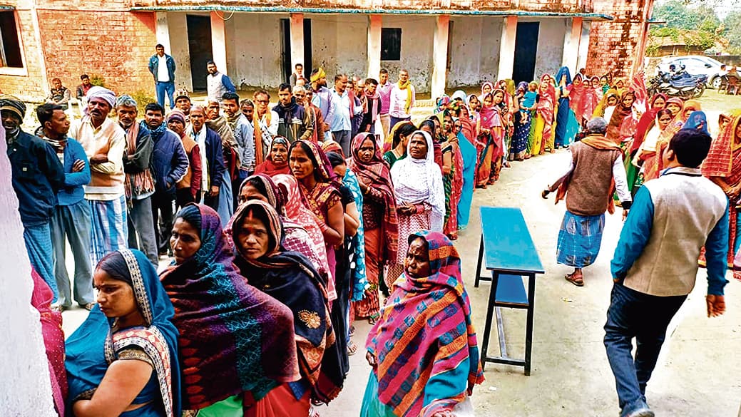 Gopalganj News : रामपुर पैक्स चुनाव में वोटरों ने दिखाया उत्साह, लगी रहीं कतारें, 64.3 प्रतिशत हुई वोटिंग