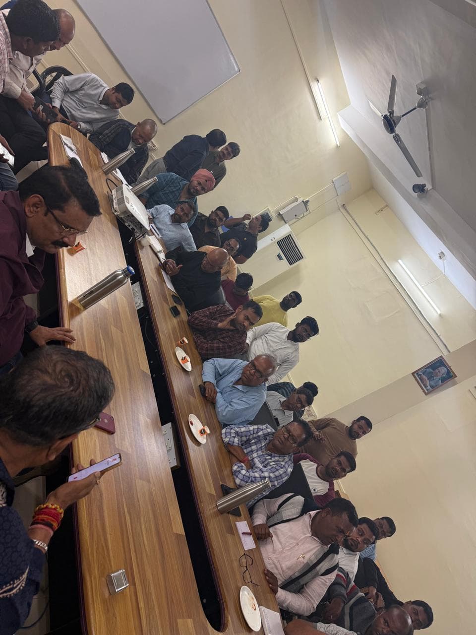 Dhanbad News : एमपीएल : विधायक के नेतृत्व में त्रिपक्षीय वार्ता में हाइवा मालिकों की समस्याओं के समाधान पर बनी सहमति