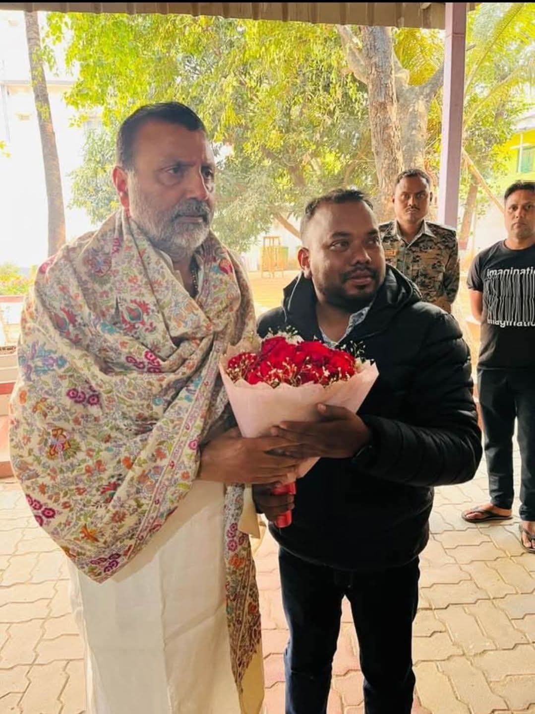 Deoghar news : सांसद डॉ निशिकांत से मिले मंडल मुर्मू, बांग्लादेशी घुसपैठियों के खिलाफ बनेगी आंदोलन की रुपरेखा