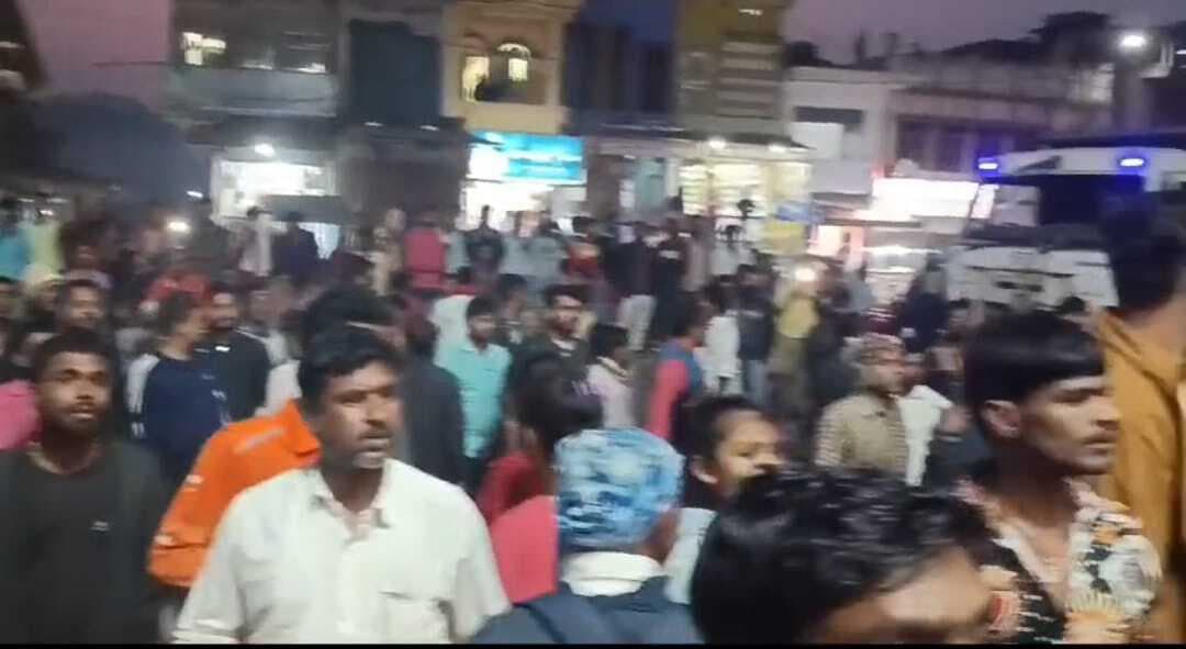 पूसा में डंपर से कुचलकर बाइक सवार युवक की मौत