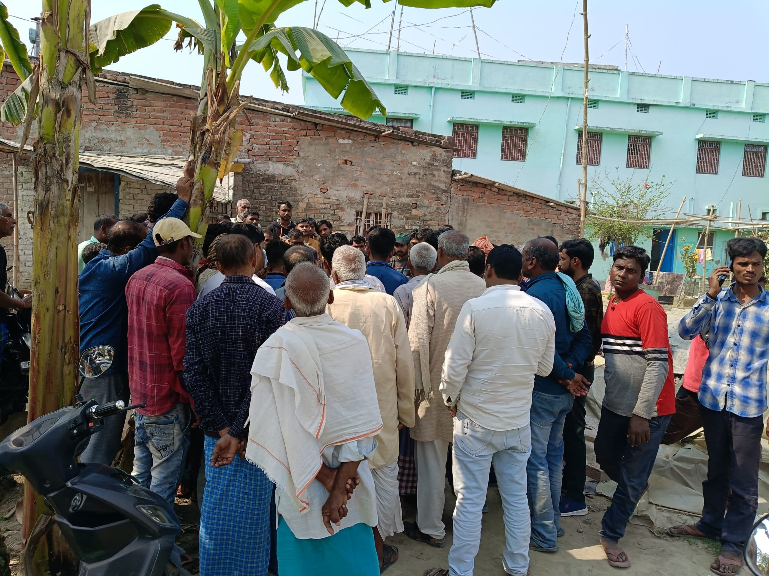 दंपत्ति का शव पहुंचते ही मचा कोहराम, एक उठी अर्थी