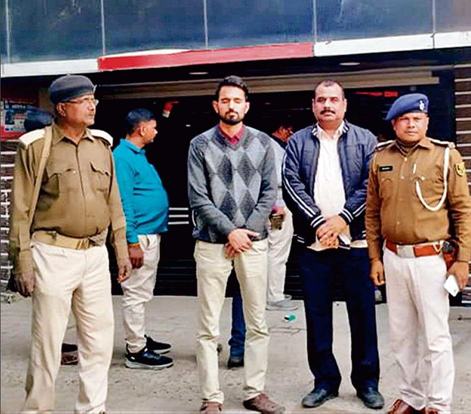 Gopalganj News : मीरगंज में प्राइवेट हॉस्पिटल को पुलिस प्रशासन ने किया सील, मजिस्ट्रेट की टीम ने की कार्रवाई