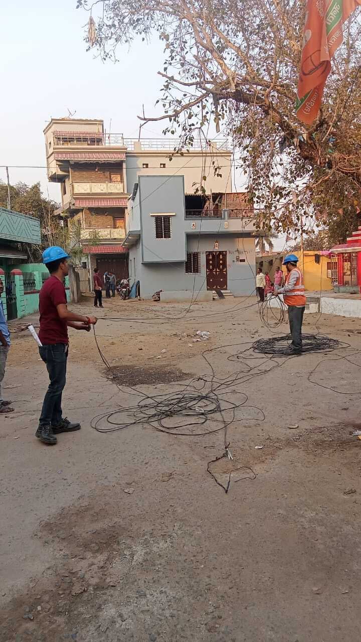 Jamshedpur News : सोनारी में 60 घरों में जल रही थी चोरी की बिजली, टाटा स्टील यूआइएसएल ने ऐसे पकड़ी