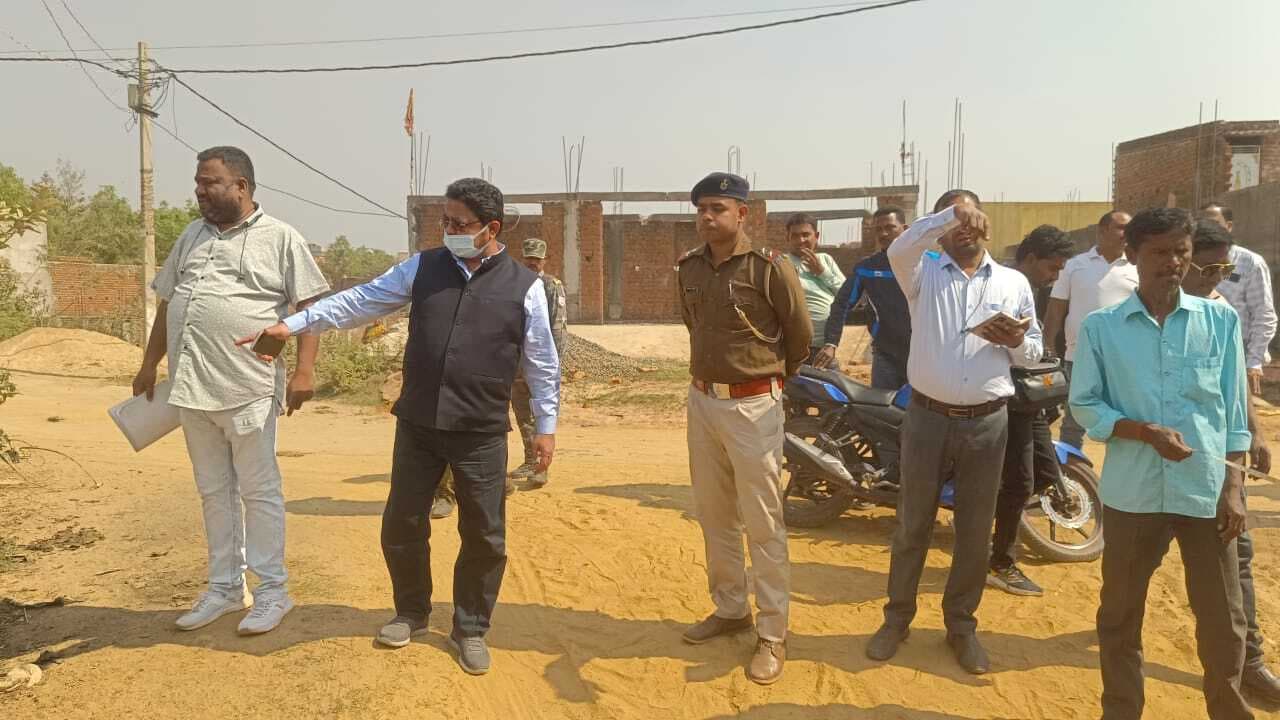 Giridih News :सीओ के साथ धक्का-मुक्की मामले में दोनों पक्षों ने थाना में दिया आवेदन, जांच जारी