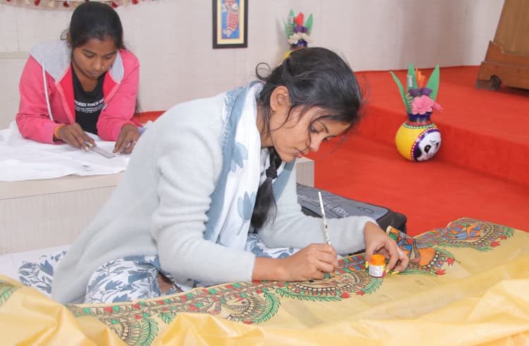 खादी मॉल में शुरू हुआ मधुबनी साड़ी प्रदर्शनी सह बिक्री केंद्र