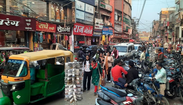 मोतीझील खरीदारी का हब, जाम से पड़ रहा बाजार पर असर