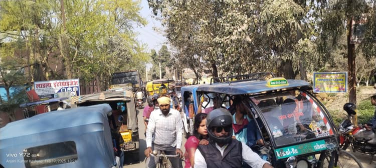 Bhagalpur news मैट्रिक परीक्षा के दौरान ट्रैफिक व्यवस्था पूरी तरह ध्वस्त