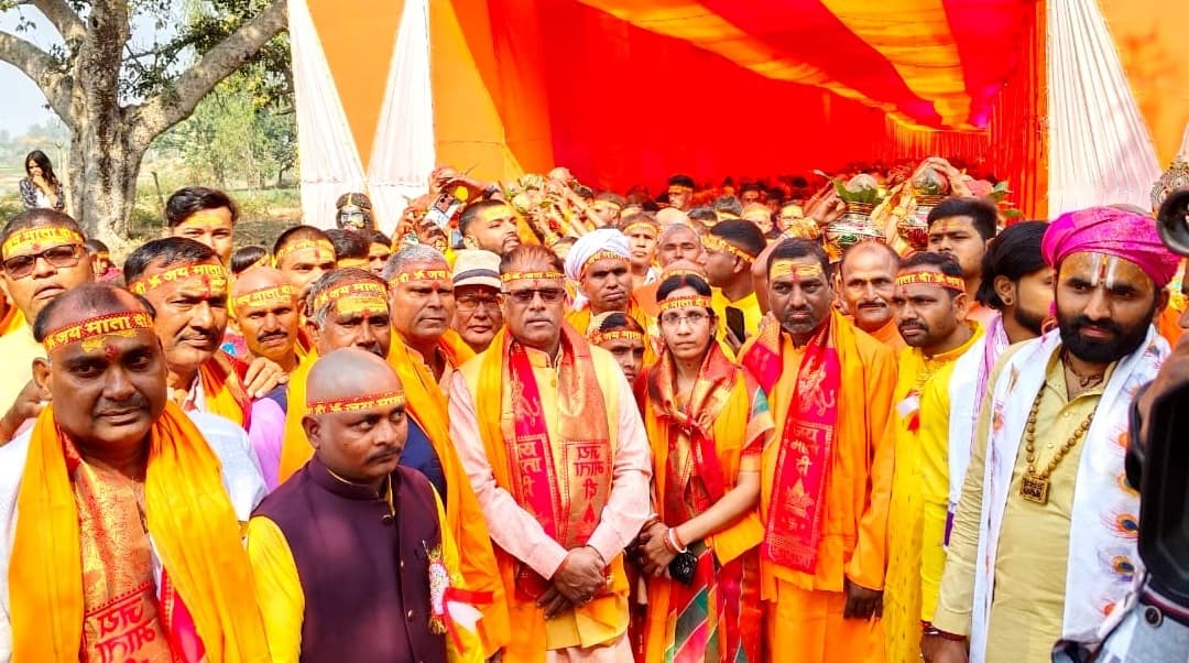 पंच कुंडीय श्री लक्षचंडी महायज्ञ को लेकर निकाली कलशयात्रा