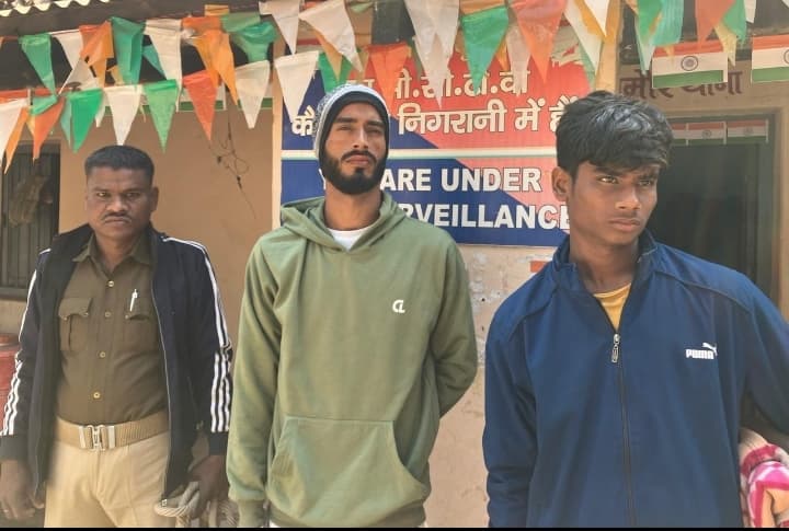 विदेशी शराब के साथ दो तस्कर गिरफ्तार